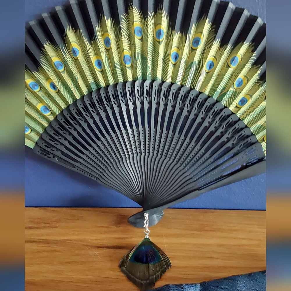 PEACOCK HAND MADE FOLDABLE HAND FAN - Picture 2 of 5